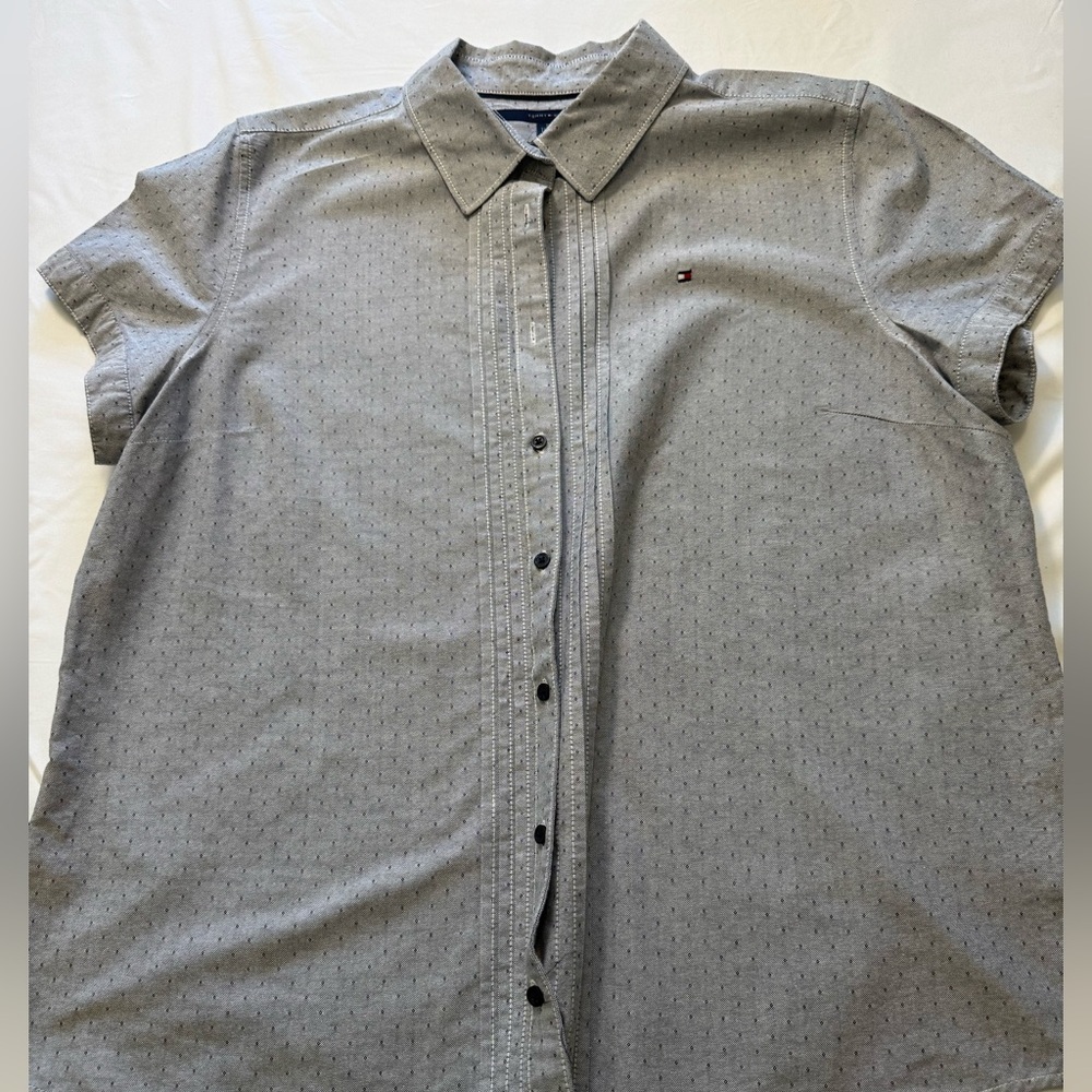 Tommy Hilfiger Gray Short-Sleeve Button-Down Shirt